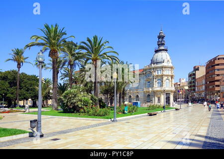 Cartagena, Espagne - 1 août 2018 : Le Palacio Consistorial, ou de ville, également connu comme le palais de Carthagène, est un bâtiment du début du xxe siècle en Banque D'Images