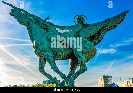 France Paris, le monument en mémoire de Bir Hakeim bataille sur les cygnes island Banque D'Images