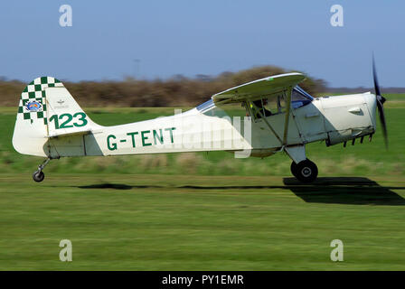 Auster J1N G avion léger Alpha-TENTE Royal Aero Club RAeC Air Race Series à grand terrain d'Oakley, Essex, Royaume-Uni. Vol privé. La race 123 Banque D'Images