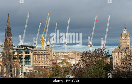 Site de construction grues à tour au grand St James Centre construction réaménagement site.à Édimbourg, en Écosse. Banque D'Images