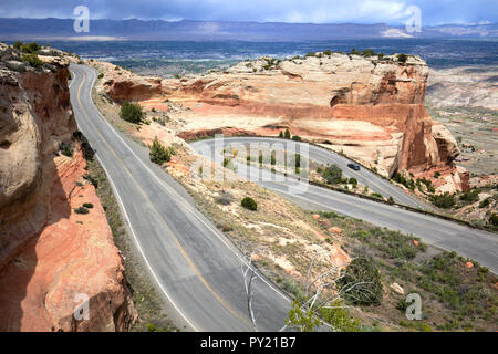 Monument - joliment Road dans le Colorado National Monument Park, Colorado Banque D'Images