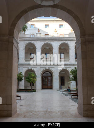 Malaga, Espagne - Septembre 23th, 2018 : Palacio de la Aduana arcades Central patio, Malaga, Espagne Banque D'Images