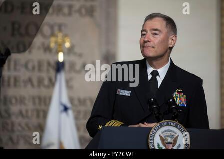 L'arrière américain Adm. Fritz Roegge, Président de l'Université de la Défense nationale répond au Conseil national de l'espace National War College Ft. Octobre 23, 2018 McNair à Washington, D.C. Banque D'Images