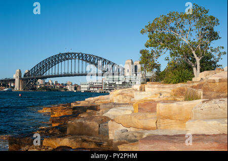 17.09.2018, Sydney, Nouvelle-Galles du Sud, Australie - une vue des rives à Millers Point à Barangaroo du Harbour Bridge de Sydney et Adelaide. Banque D'Images