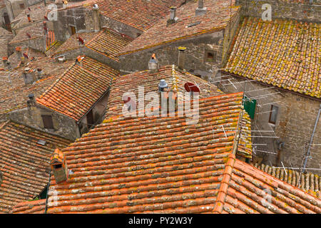 Les toits en terre cuite, Sorano, Province de Grosseto, Toscane, Italie Banque D'Images