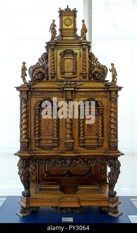 Cabinet-sur-stand avec les figures de Vénus, Cérès, Junon, et Diana, Oberbayern, ch. 1670-1680, bois, noyer, limewood chiffres, bronze Banque D'Images