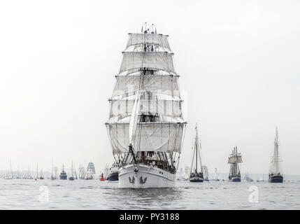 Historische Segelschiffe bei der Kieler Woche Banque D'Images