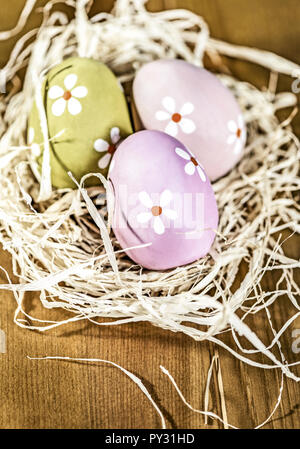 Bunte Ostereier Osternest im Banque D'Images
