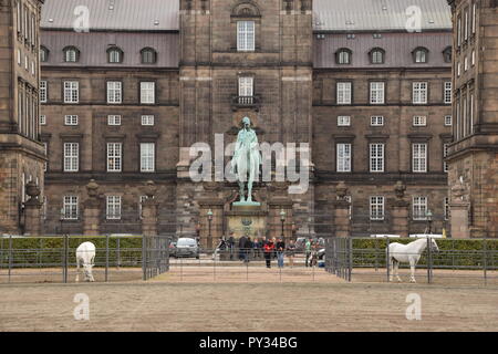Chevaux de formation à l'Écuries Royales, Christiansborg Palace, Copenhague Banque D'Images
