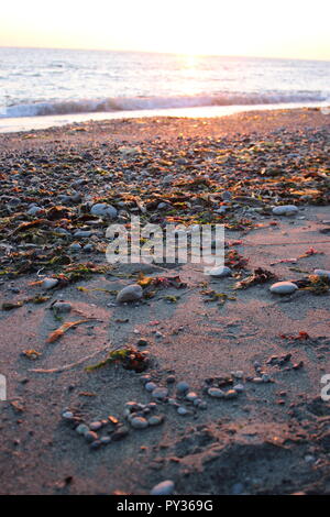 Crois message sur la rive de la plage Banque D'Images