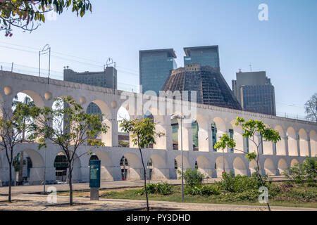 Arches Arcos da Lapa et Cathédrale Métropolitaine - Rio de Janeiro, Brésil Banque D'Images