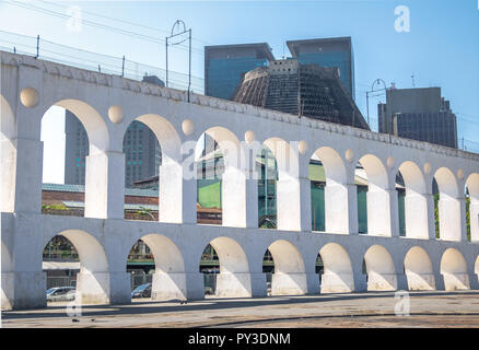 Arches Arcos da Lapa et Cathédrale Métropolitaine - Rio de Janeiro, Brésil Banque D'Images