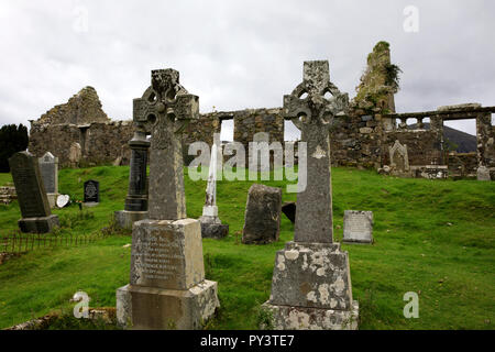 Les pierres tombales dans le cimetière de Cill Chriosd Kilchrist / Église sur l'île de Skye, Hébrides intérieures, Ecosse, Royaume-Uni Banque D'Images