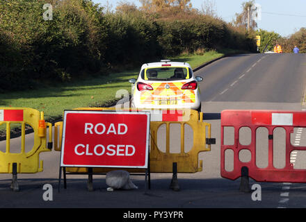 Fermer Police Grattage Lane près de Fawkham dans Kent alors que l'enquête se poursuit dans la disparition de maman-de-cinq Sarah Wellgreen qui n'a pas été vu depuis le 9 octobre. Banque D'Images