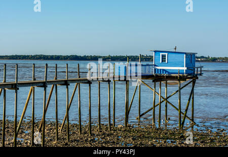 Cabanes de pêche traditionnelle sur pilotis (flots 9) à proximité de Châtelaillon-Plage, Charente Maritime, France, Nouvelle-Aquitaine Banque D'Images