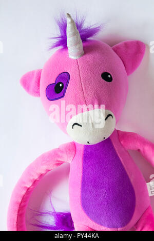 Stretchkins peluche Licorne situé sur fond blanc Banque D'Images