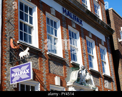 Halifax Bank à Chichester, West Sussex, Angleterre, Royaume-Uni Banque D'Images
