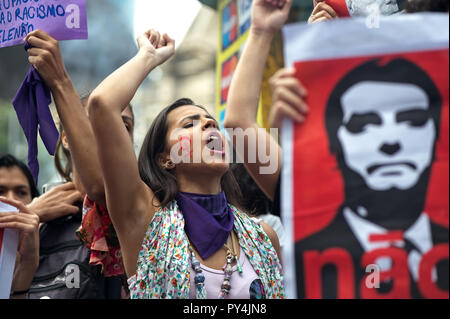 Rio de Janeiro - le 29 septembre 2018 : Les femmes dans la rue pour protester contre le candidat d'extrême droite, Bolsonaro une semaine avant l'élection présidentielle Banque D'Images