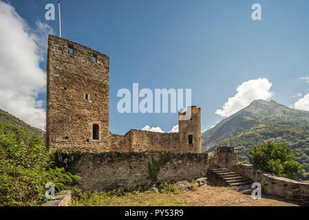 Ruines du château Sainte-Marie château près de Esterre et Luz-Saint-Sauveur, Hautes-Pyrénées, France Banque D'Images