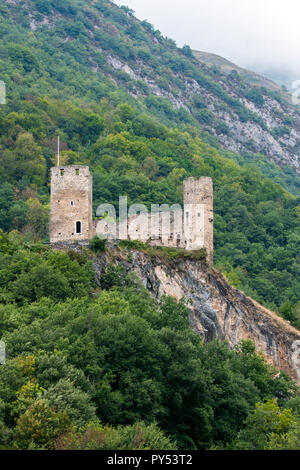 Ruines du château Sainte-Marie château près de Esterre et Luz-Saint-Sauveur, Hautes-Pyrénées, France Banque D'Images