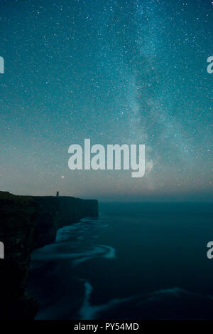 Marwick Head avec Voie Lactée, îles Orkney Banque D'Images