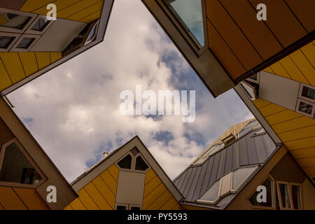 Rotterdam, Pays-Bas - 27 mai : les maisons cubiques (Kubuswoningen) à Rotterdam le 27 mai 2017. L'architecte néerlandais Piet Blom conçu Rotterdam's Cube Hou Banque D'Images