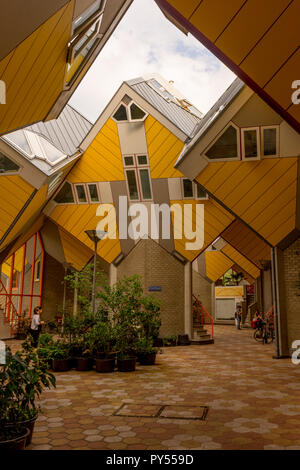 Rotterdam, Pays-Bas - 27 mai : les maisons cubiques (Kubuswoningen) à Rotterdam le 27 mai 2017. L'architecte néerlandais Piet Blom conçu Rotterdam's Cube Hou Banque D'Images