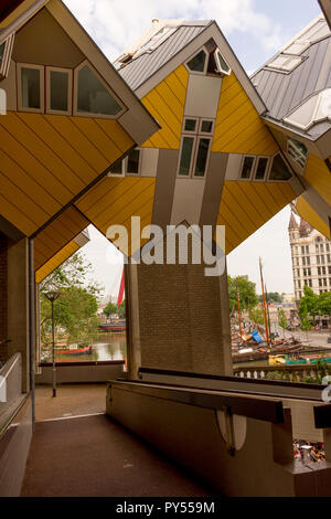 Rotterdam, Pays-Bas - 27 mai : les maisons cubiques (Kubuswoningen) à Rotterdam le 27 mai 2017. L'architecte néerlandais Piet Blom conçu Rotterdam's Cube Hou Banque D'Images