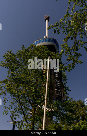 Rotterdam, Pays-Bas - 27 mai : la tour Euromast à Rotterdam le 27 mai 2017. Rotterdam est une grande ville portuaire dans la province néerlandaise de Banque D'Images