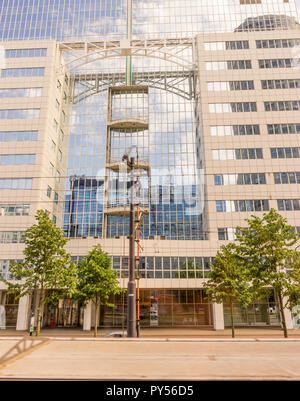 Rotterdam, Pays-Bas - 27 mai : grand verre bâtiment à Rotterdam le 27 mai 2017. Rotterdam est une grande ville portuaire dans la province néerlandaise de holla Banque D'Images