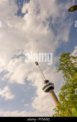 Rotterdam, Pays-Bas - 27 mai : bâtiment de la tour Euromast à Rotterdam le 27 mai 2017. Rotterdam est une grande ville portuaire dans la province néerlandaise de H Banque D'Images