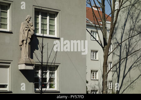 Wien, Gemeindebau der Zwischenkriegszeit, ehemaliges St.-Joseph, Familienasyl Ettenreichgasse 42-44, Franz Wiesmann Banque D'Images