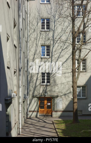 Wien, Gemeindebau der Zwischenkriegszeit, ehemaliges St.-Joseph, Familienasyl Ettenreichgasse 42-44, Franz Wiesmann Banque D'Images