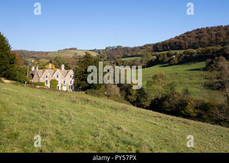 Afficher le long de la vallée de Slad, maison d'enfance de l'auteur Laurie Lee, en après-midi, soleil d'automne Banque D'Images