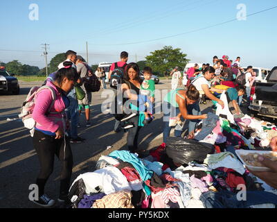 Mapastepec, au Mexique. 24 Oct 2018. Les migrants qui transitent par le Mexique du Honduras vers les États-Unis. Credit : Lexie Harrison-Cripps/Alamy Live News Banque D'Images