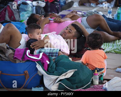 Mapastepec, au Mexique. 24 Oct 2018. Les migrants qui transitent par le Mexique du Honduras vers les États-Unis. Credit : Lexie Harrison-Cripps/Alamy Live News Banque D'Images