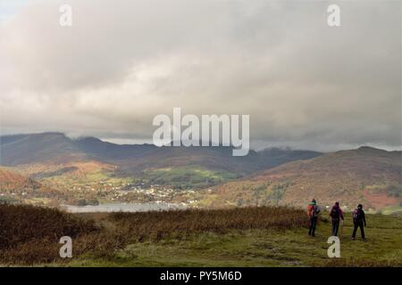 Cumbria UK. 25 octobre 2018. Météo britannique. Soleil et gratuites de Latterbarrow ont diminué. Vue sur le lac Windermere. C.Crédit Hall / Alamy Live News. Banque D'Images
