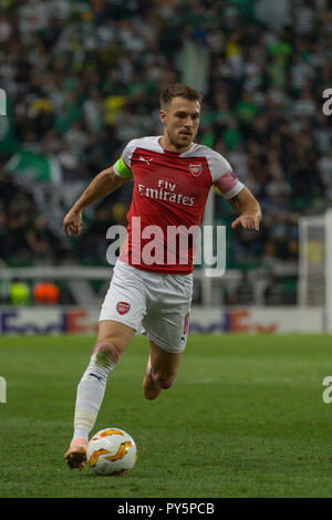 Lisbonne, Portugal. Le 25 octobre 2018. Lisbonne, Portugal. Le milieu de terrain d'Arsenal de galles Aaron Ramsey (8) en action au cours de la partie de l'UEFA Europa League, groupe E, Sporting CP contre Arsenal FC Crédit : Alexandre Sousa/Alamy Live News Banque D'Images