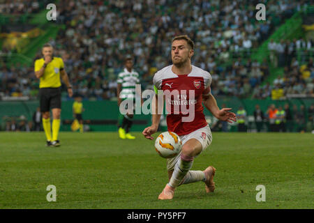 Lisbonne, Portugal. Le 25 octobre 2018. Lisbonne, Portugal. Le milieu de terrain d'Arsenal de galles Aaron Ramsey (8) en action au cours de la partie de l'UEFA Europa League, groupe E, Sporting CP contre Arsenal FC Crédit : Alexandre Sousa/Alamy Live News Banque D'Images