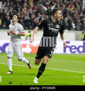 Francfort, Allemagne. 25 octobre, 2018. Flip Kostic de d'Eintracht Francfort célèbre marquant au cours de l'UEFA Europa League Groupe H match entre l'Eintracht Francfort et Apollon à Frankfurt am Main, Allemagne, le 25 octobre 2018. L'Eintracht Francfort a gagné 2-0. Credit : Ulrich Hufnagel/Xinhua/Alamy Live News Banque D'Images