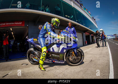 Melbourne, Australie. Vendredi, 26 octobre, 2018. Phillip Island, Australie. Les Essais libres 1. Valentino Rossi s'apprête à quitter la voie des stands lors des essais libres du vendredi matin. Credit : Russell Hunter/Alamy Live News Banque D'Images