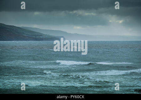 Pays de Galles Aberystwyth UK, vendredi 26 octobre 2018. Météo France : glacial vent du nord soufflent au-dessus de Aberystwyth, sur la côte ouest de la Baie de Cardigan au Pays de Galles que le temps tourne décidément à l'hiver crédit photo Keith Morris / Alamy Live News Banque D'Images