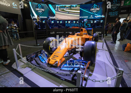 Paris, France. 26 octobre 2018. Stand Logitech avec une voiture de Formule 1 à la Paris Games Week. L'exposition est ouverte du 26 au 29 octobre. © David Bertho / Alamy Live News Banque D'Images