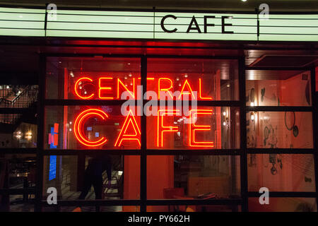 Éclairage au néon à l'extérieur de Picturehouse Cental Cinema à Soho, Londres, UK Banque D'Images