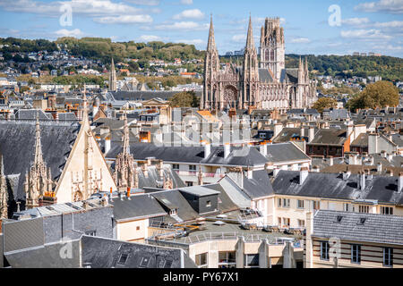 Vue aérienne citysape de Rouen pendant la journée ensoleillée en Normandie, France Banque D'Images