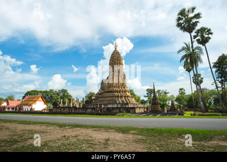 Wat Phra Si Ratana Mahathat dans le parc historique de Si Satchanalai, province de Sukhothai, Thaïlande. Banque D'Images