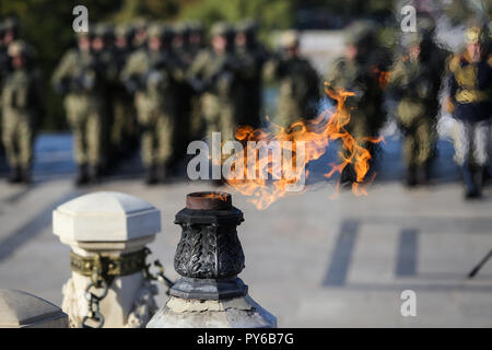 Flamme éternelle pour les héros au monument à la mémoire des soldats tombés pendant la Seconde Guerre mondiale, à Bucarest, Roumanie Banque D'Images