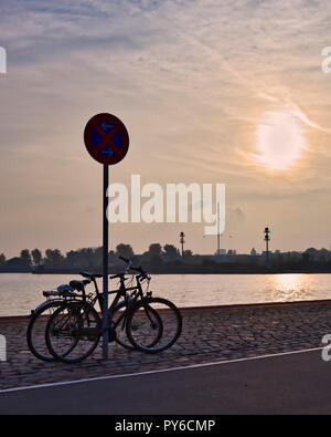 Kiel-Holtenau Leuchtturm. Deutschland. Le phare de port. L'Allemagne. Photographié avec un appareil photo Canon 5D MkII et 17-40mm. Banque D'Images