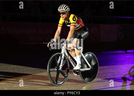 Rider pendant les six hommes jour Madison Chase durant la troisième journée de la série de six jours à Lee Valley Velopark, Londres. ASSOCIATION DE PRESSE Photo. Photo date : Jeudi 25 octobre 2018. Crédit photo doit se lire : John Walton/PA Wire. RESTRICTIONS : usage éditorial uniquement, pas d'utilisation commerciale sans autorisation préalable Banque D'Images