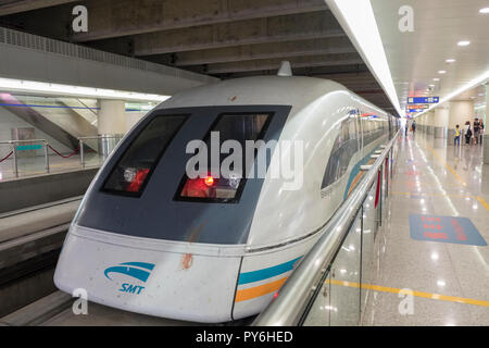 Un train Maglev à Shanghai, Chine, Asie Banque D'Images